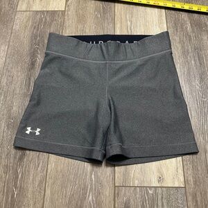 🛍️ Under armour Gray compression Heatgear shorts Size medium